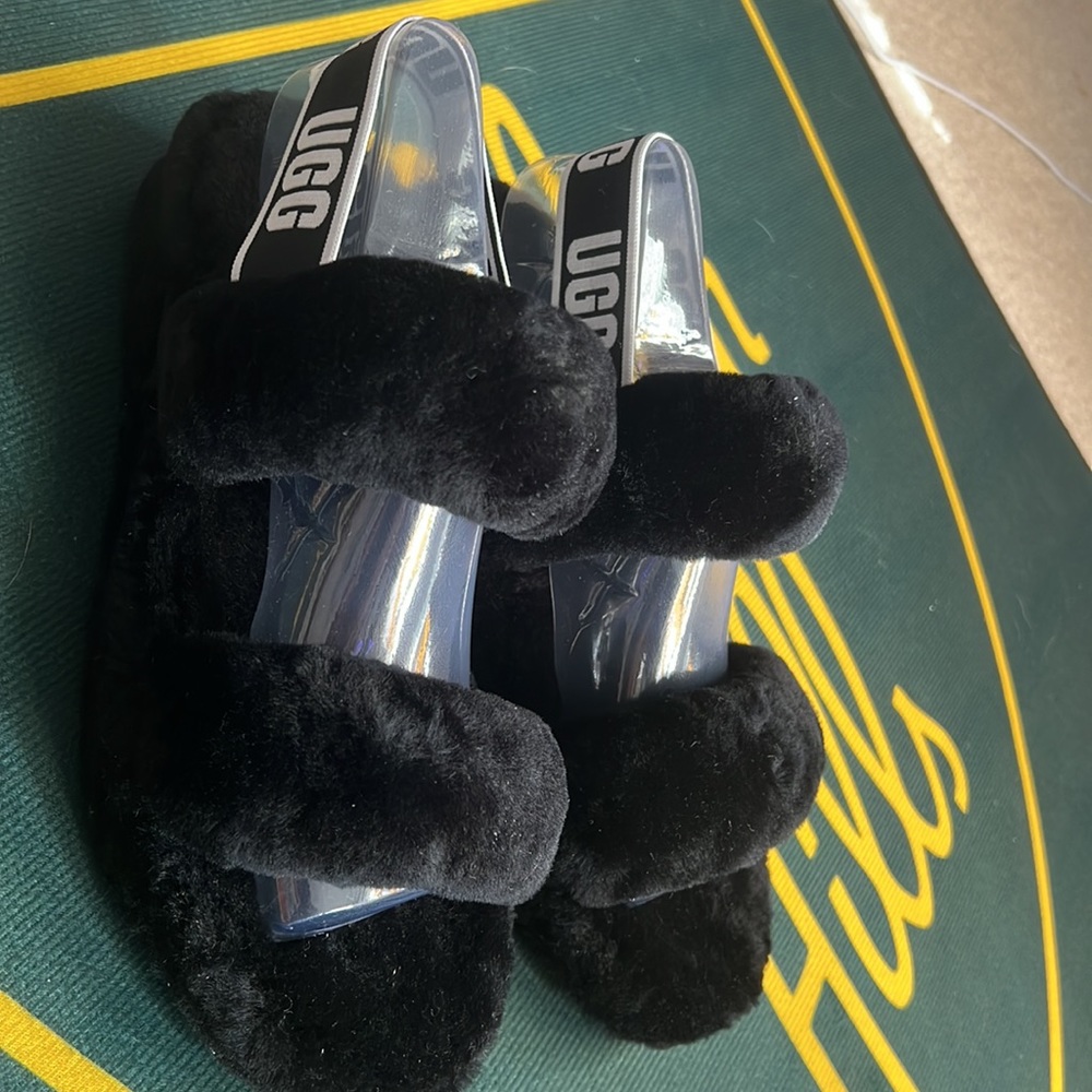 UGGS - Picture 2 of 3